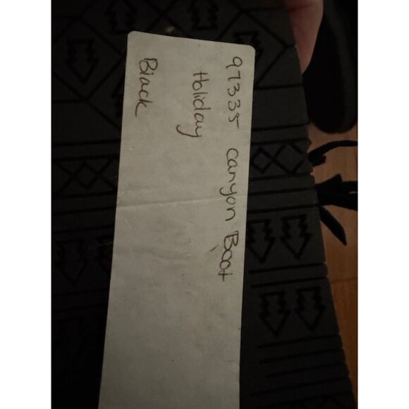 NWT Minnetonka Suede Shearling Black boots with Fringe, Size 6. - Picture 6 of 9